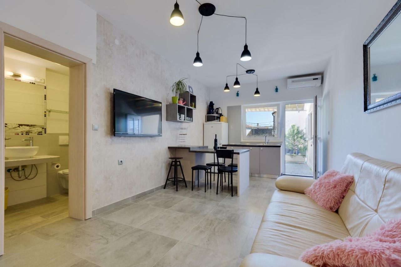 Apartments Karla & Marija Петрчане Экстерьер фото
