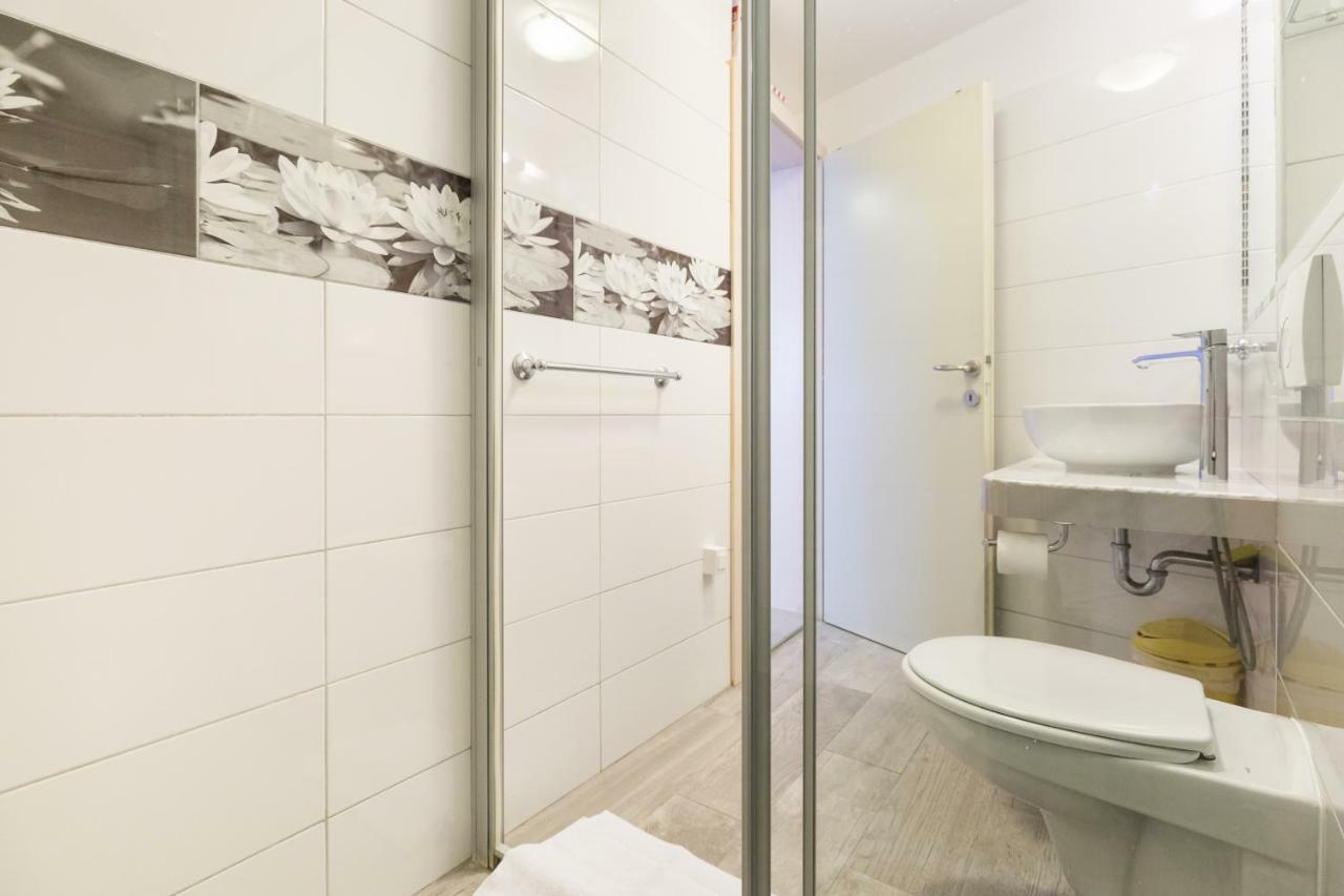 Apartments Karla & Marija Петрчане Экстерьер фото