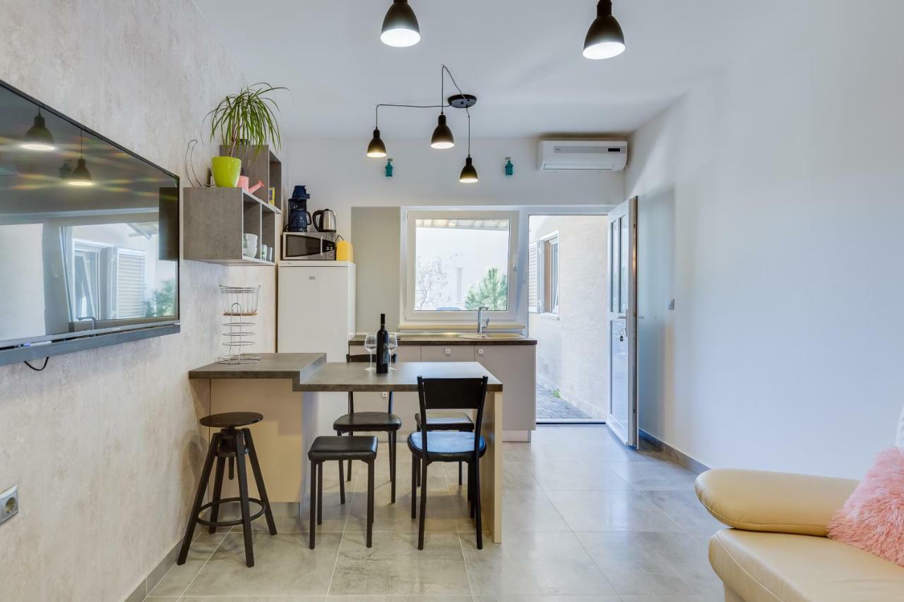Apartments Karla & Marija Петрчане Экстерьер фото