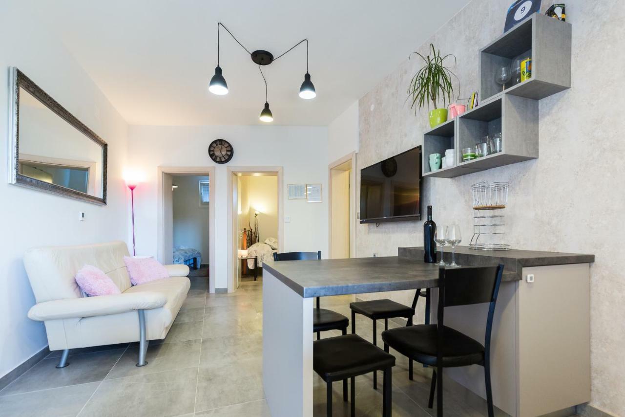 Apartments Karla & Marija Петрчане Экстерьер фото