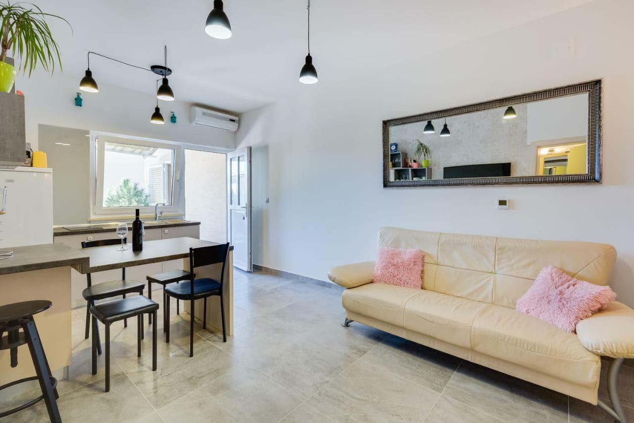 Apartments Karla & Marija Петрчане Экстерьер фото